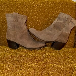 Steve Madden Shakerr Taupe Suede Ankle Boots | Western Block Heel 7.5